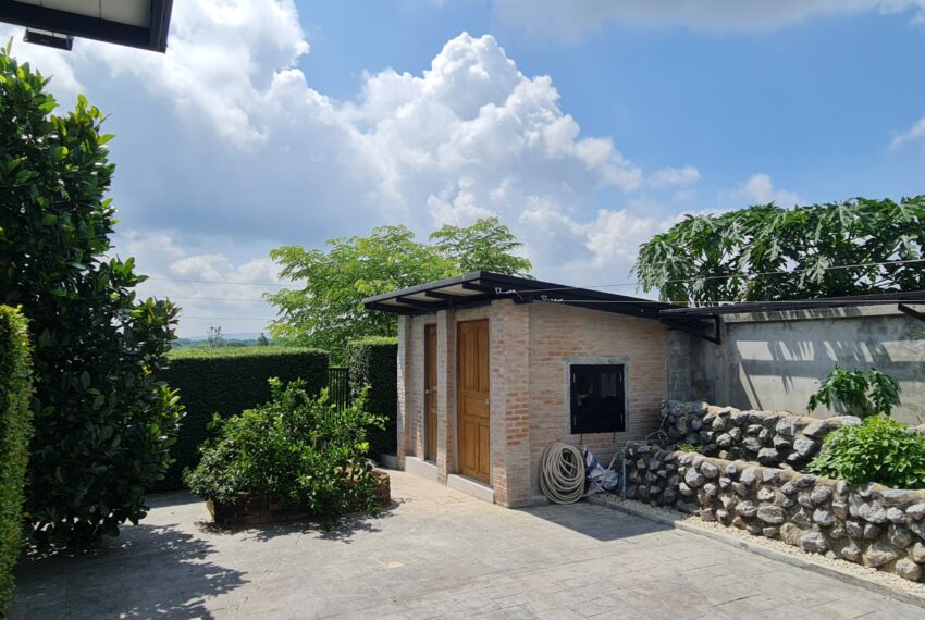 Storageandtoilet (2)